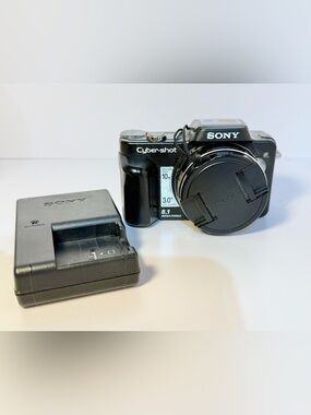 Sony Cyber-shot Camera DSC-H10-full HD1080, 3.0 lcd monitor 8.1 mega pixels